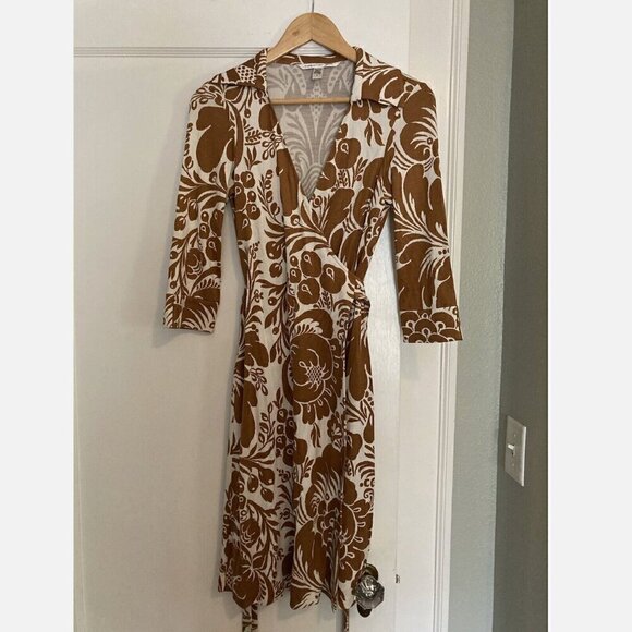 Diane Von Furstenberg Justin Wrap Dress 8 Vintage 3/4 Sleeves Floral Leaf Print - Picture 1 of 3